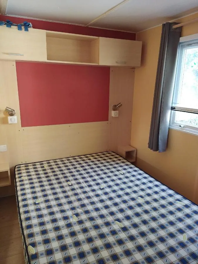 Campsite Camping Homair Domaine Des Iscles Mobil-Home Climatise La Roque-d'Antheron