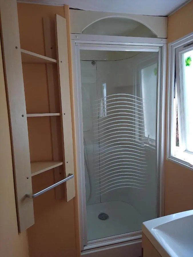 Camping Homair Domaine Des Iscles Mobil-Home Climatise La Roque-d'Antheron Campsite